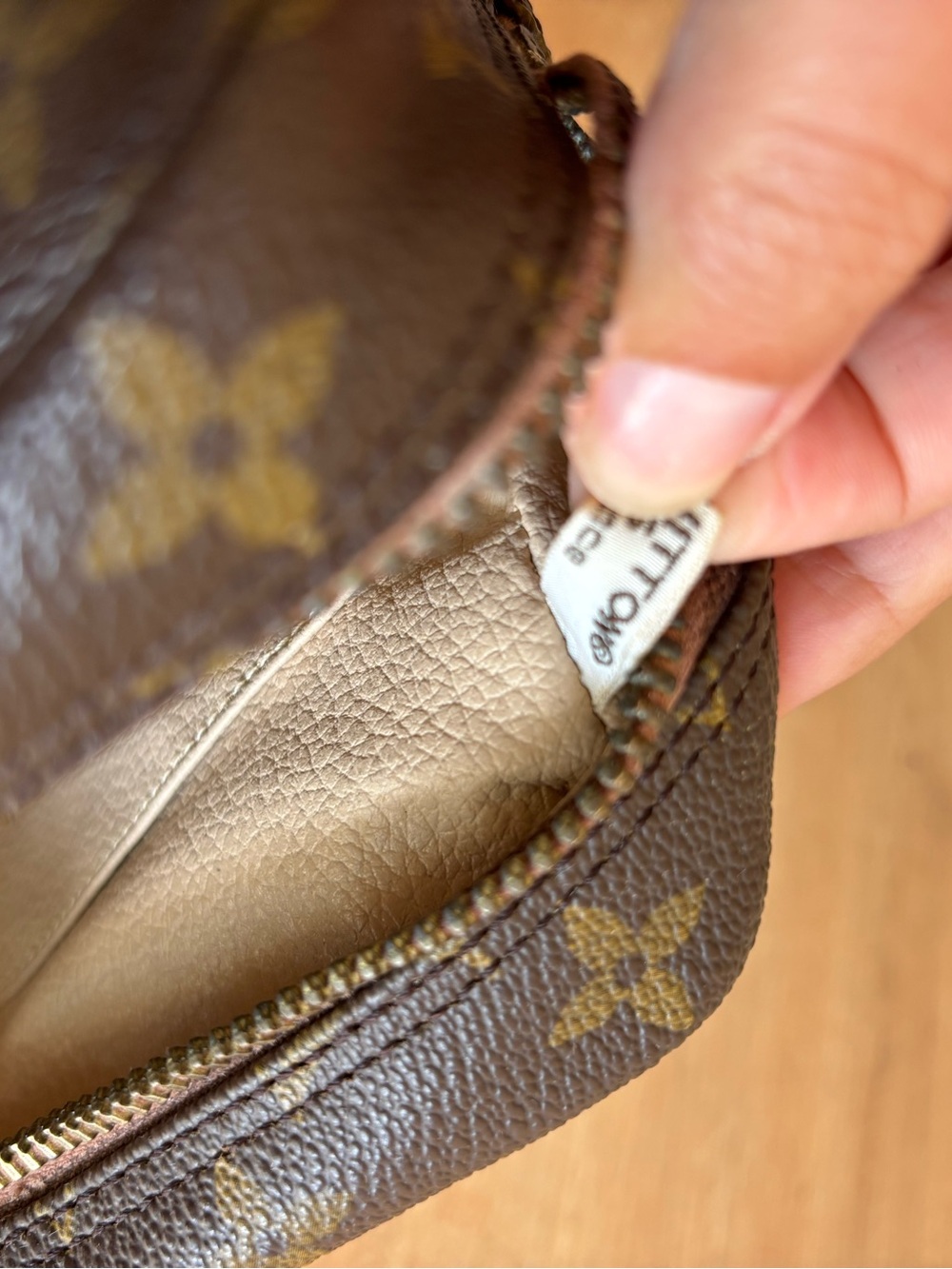 Authentic Louis Vuitton toiletry monogram - Picture 8 of 11